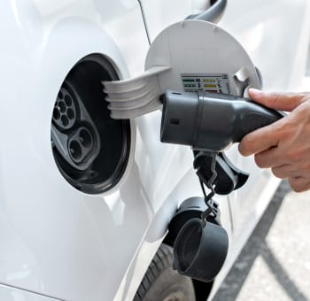 Adquisición de vehículos eléctricos enchufables y de pila de combustible